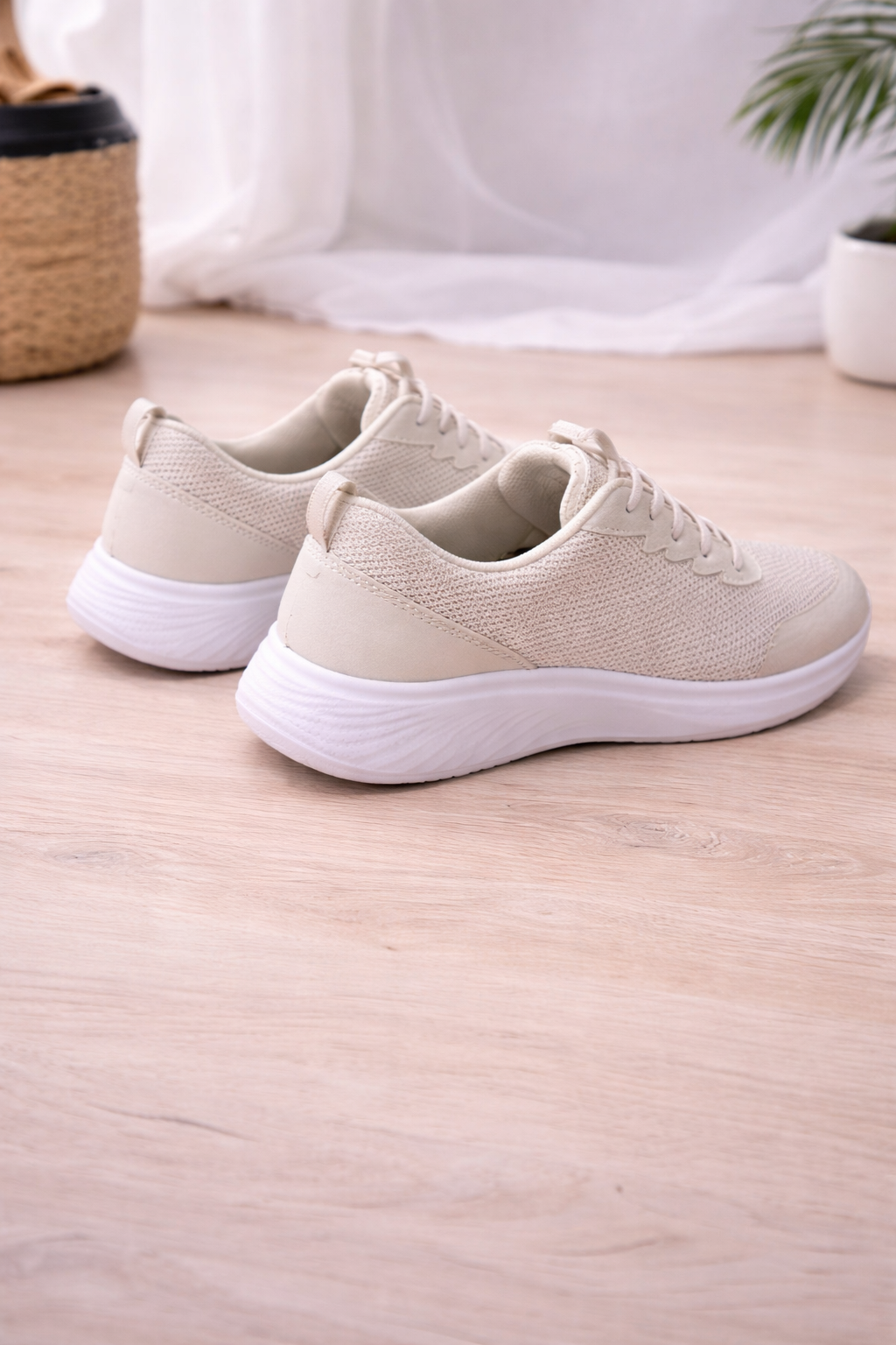 Skechers: Kids white