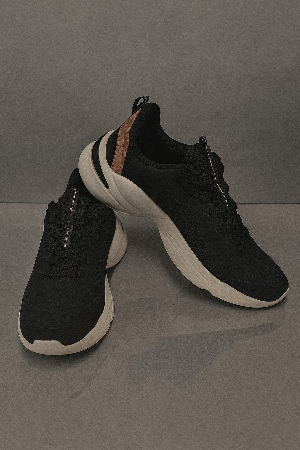 Xtep: Black with golden brown