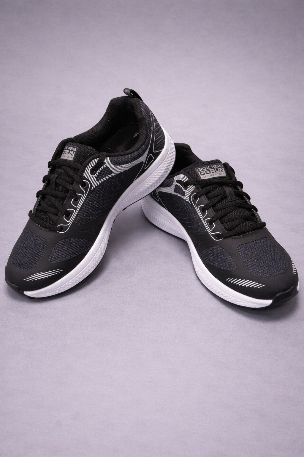 Skecchers: Boys Black White