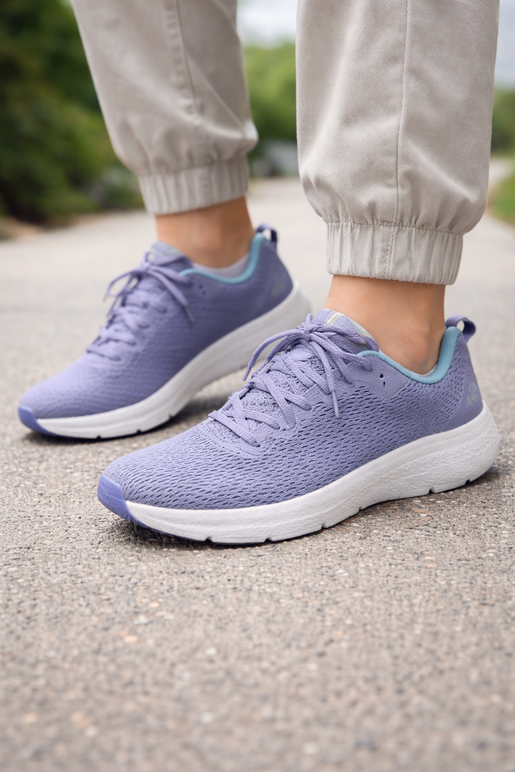 Skechers: Naughty gray