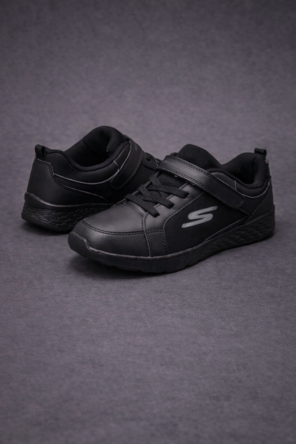 Skechers: Hot black