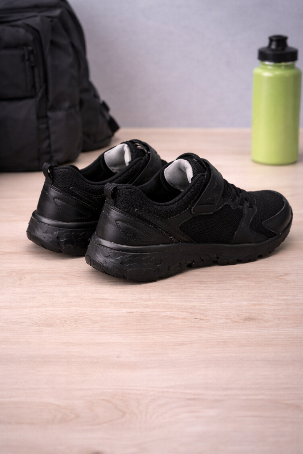 Skechers: Boys matte black