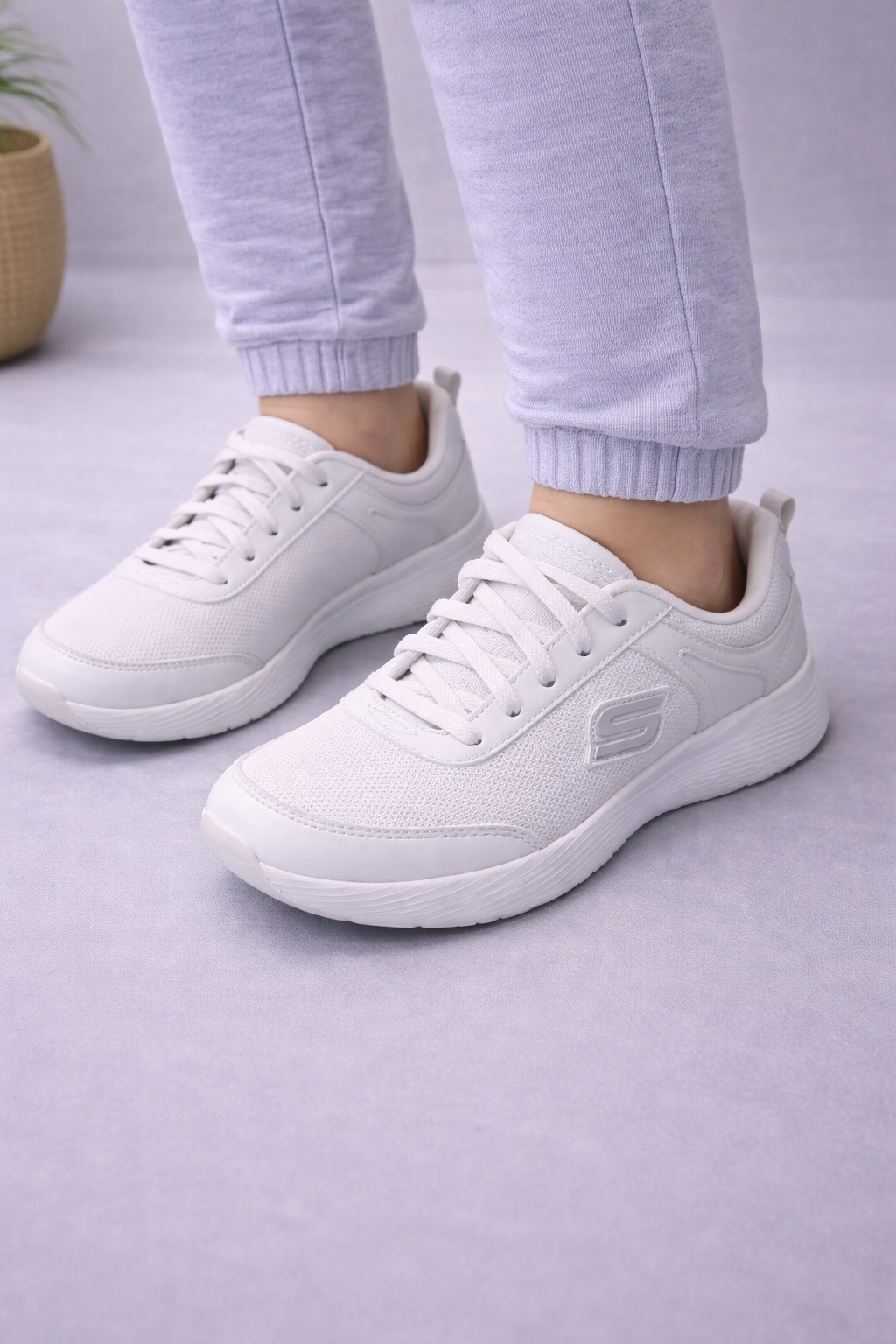 Skechers: Boys white