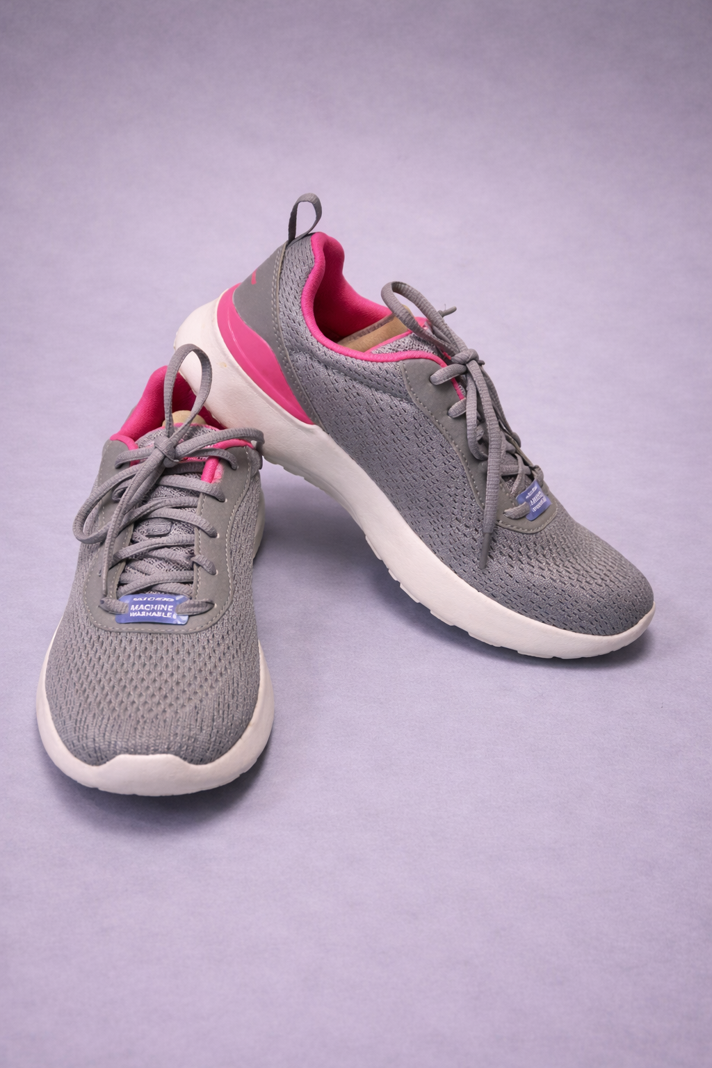 Skechers: Hot gray-pink