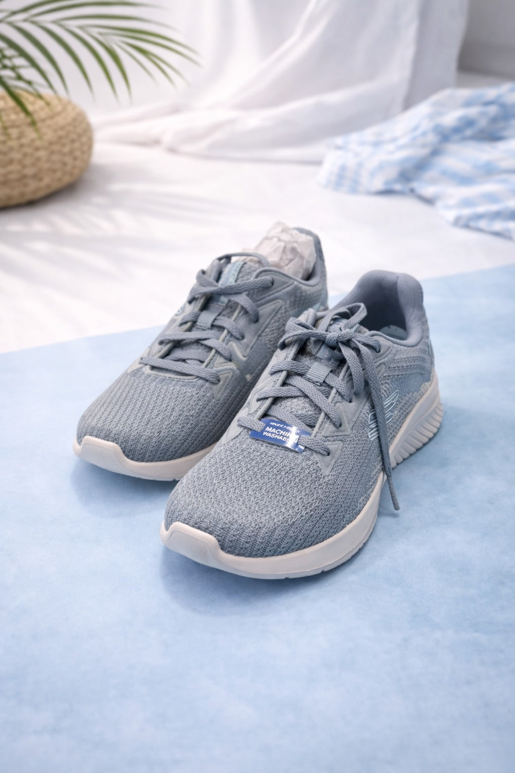 Skechers: Gray sneakers