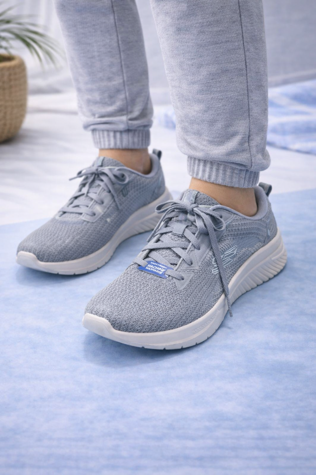 Skechers: Gray sneakers