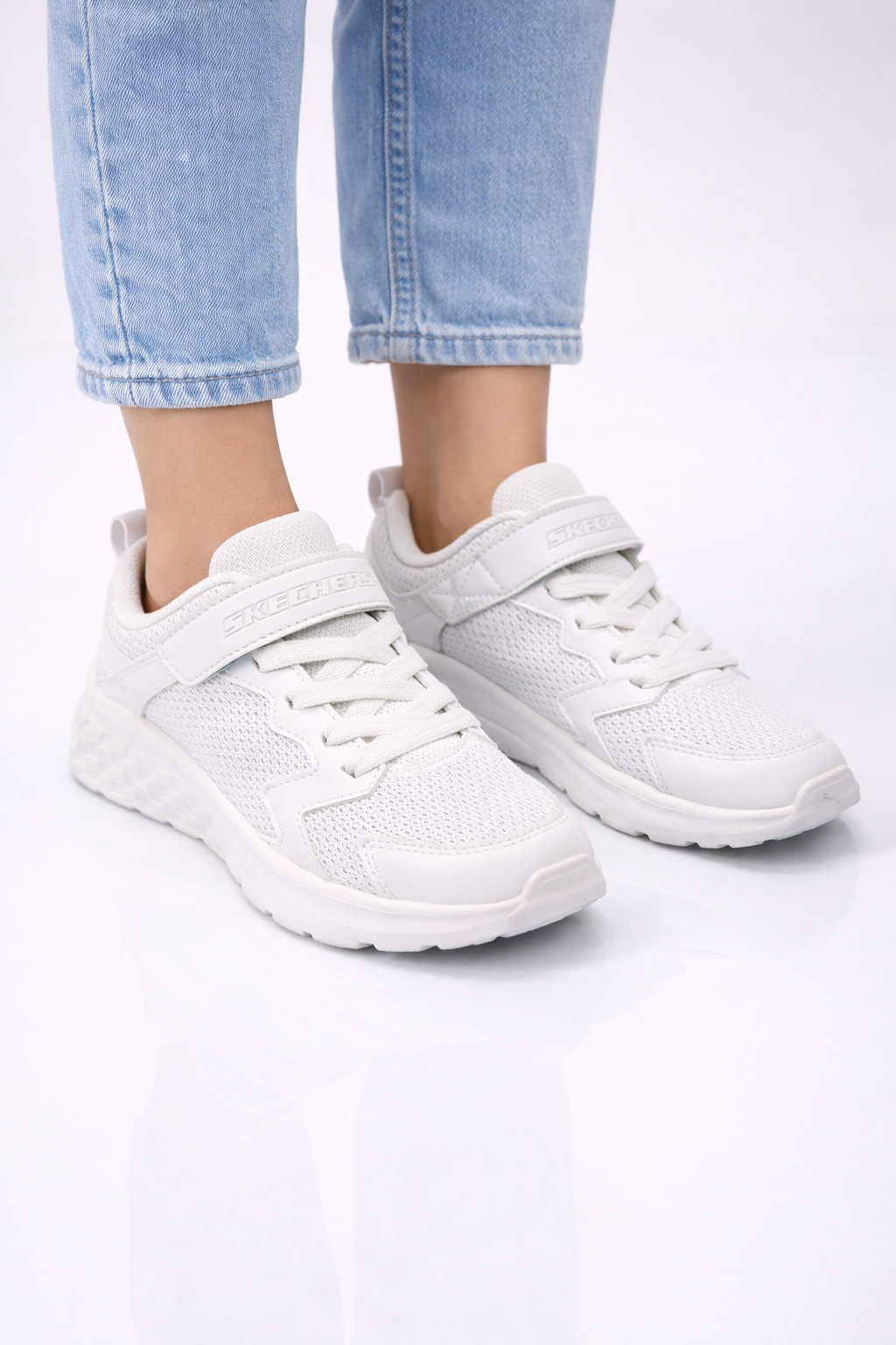 Skechers: Boys white classy
