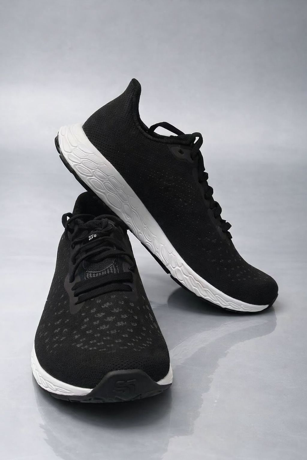 NB: Black-White 01