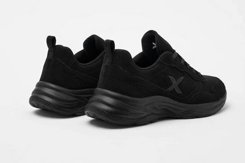 Xtep: Full classy black