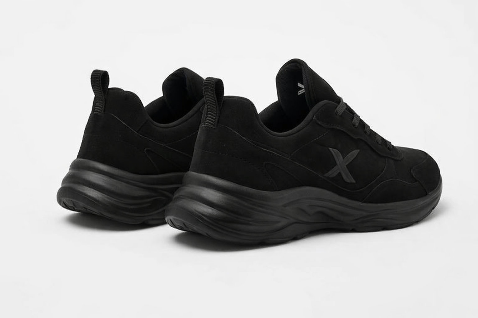 Xtep: Full classy black