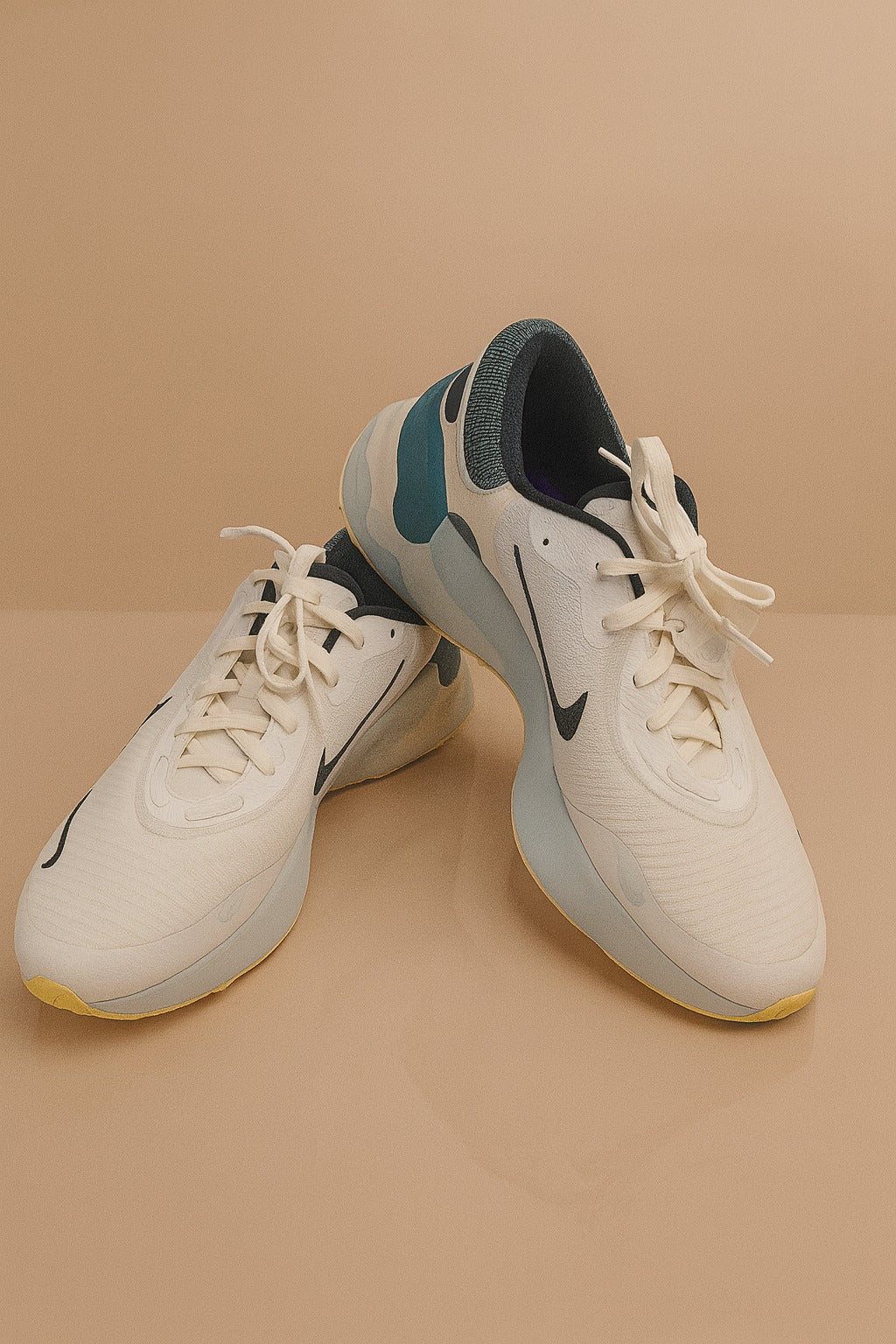 Nike : White-beige