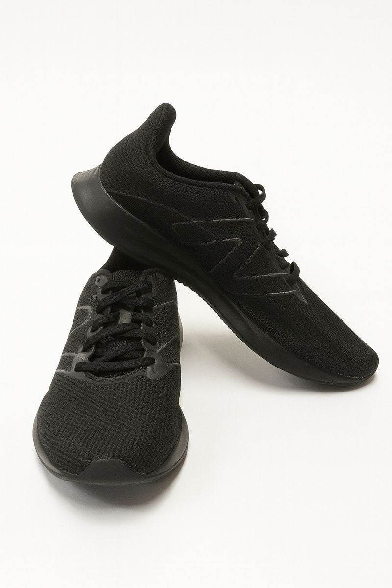 NB: All Black 01