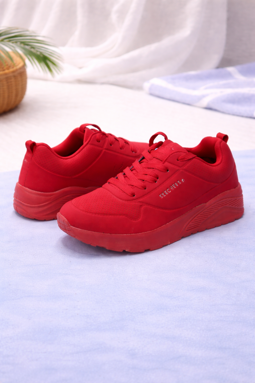 Skechers: Boys deep red