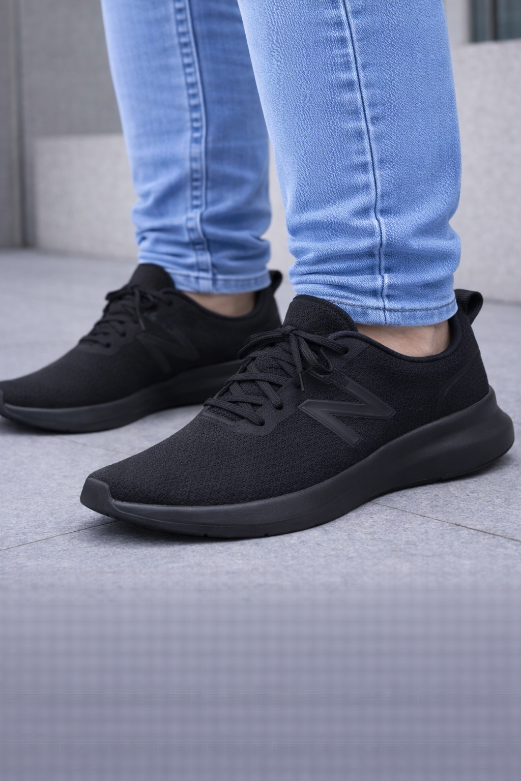 NB: All Black 01