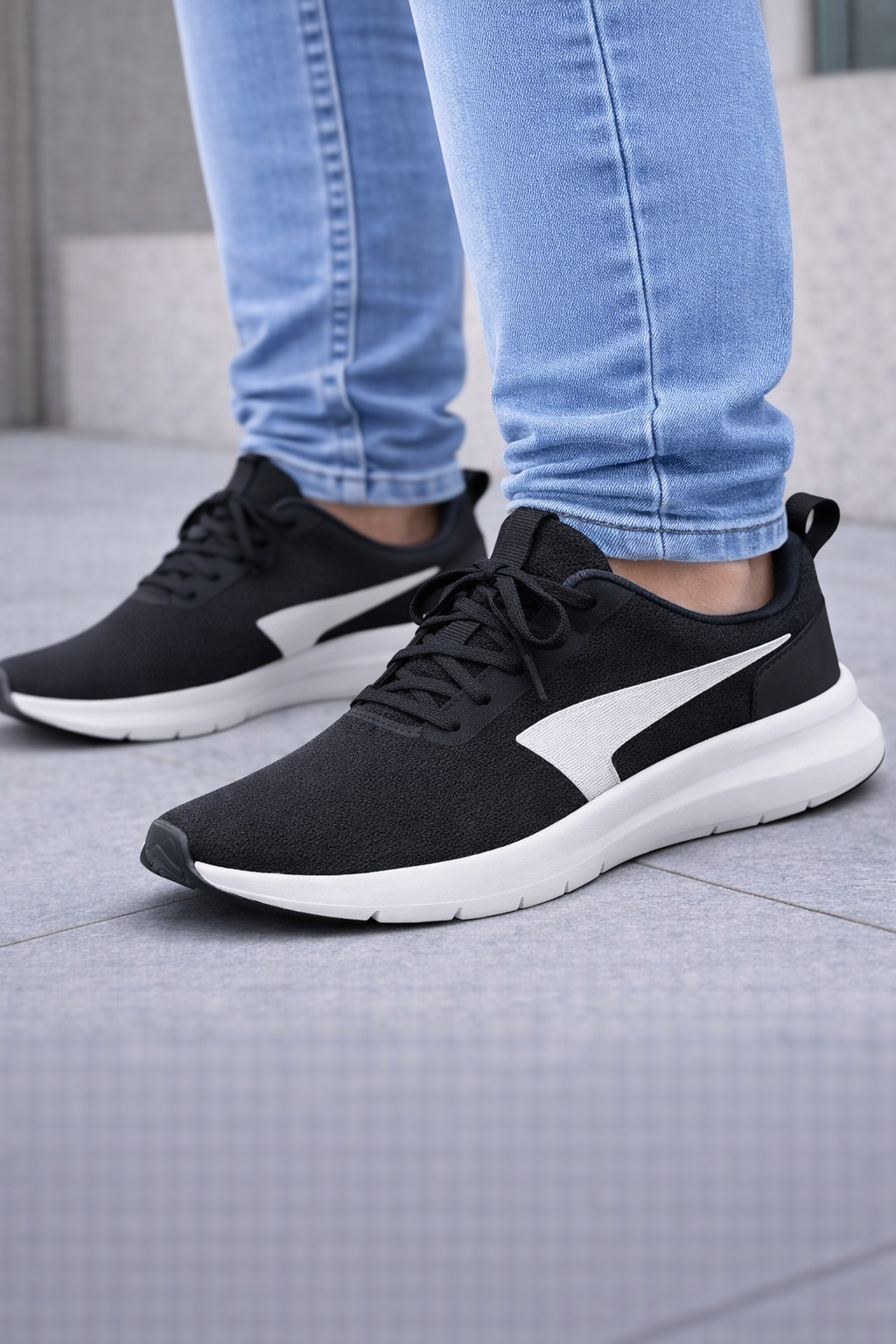 Puma: Black-White