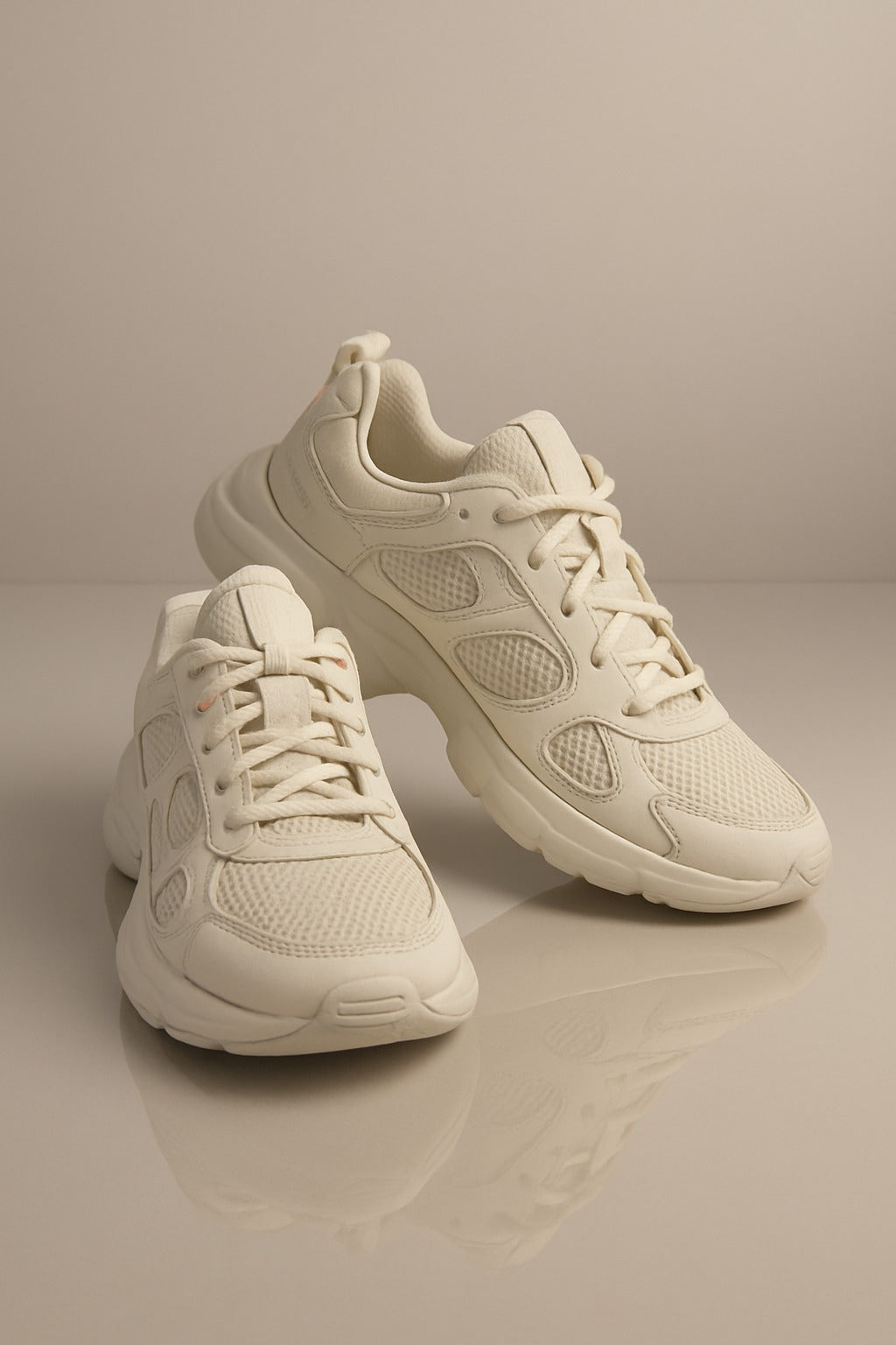 Xtep: pinkish white  02