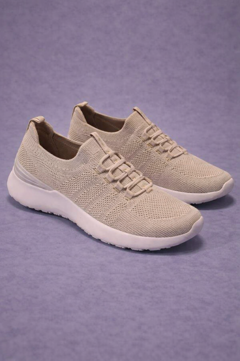 Skechers: Beige knit