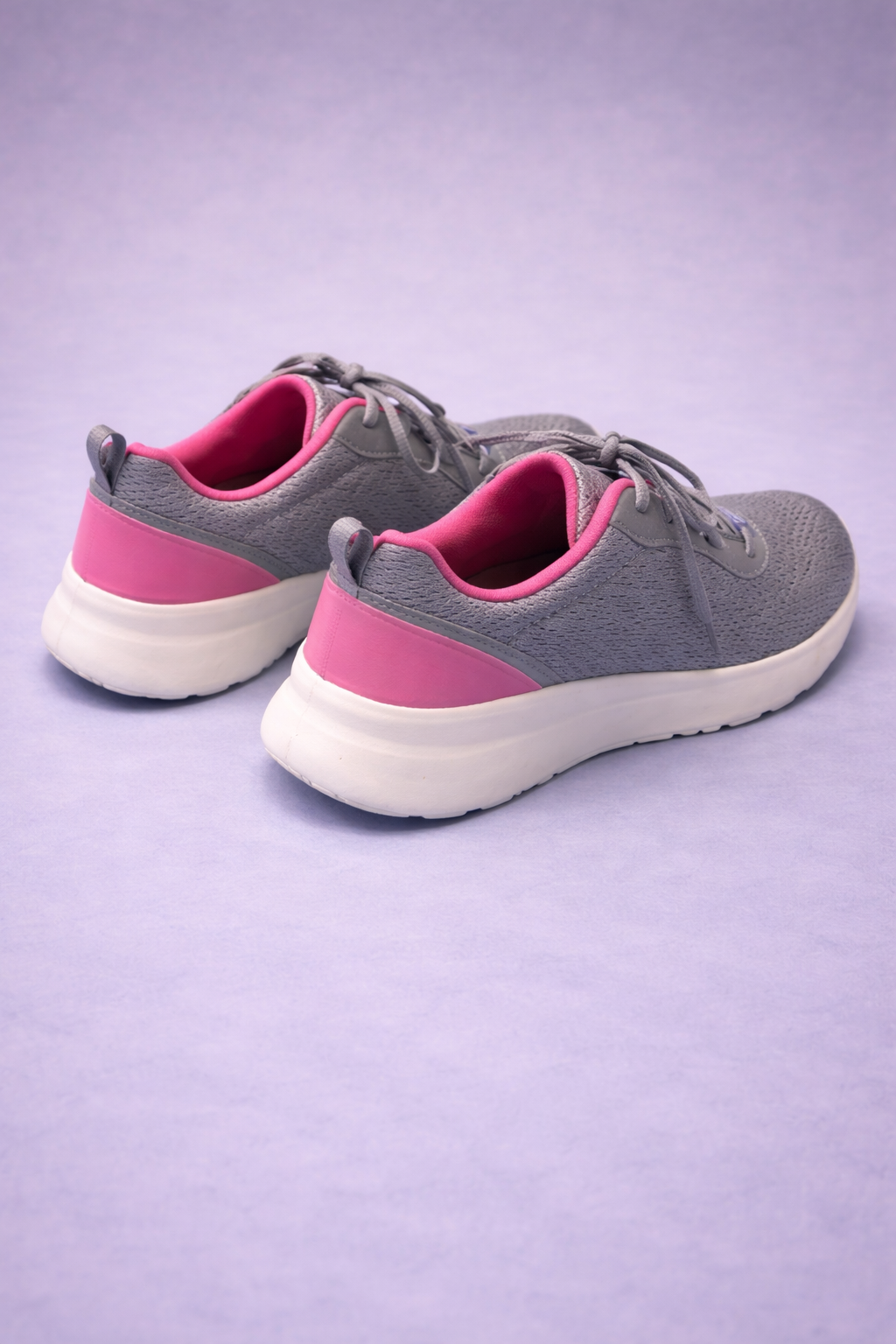 Skechers: Hot gray-pink