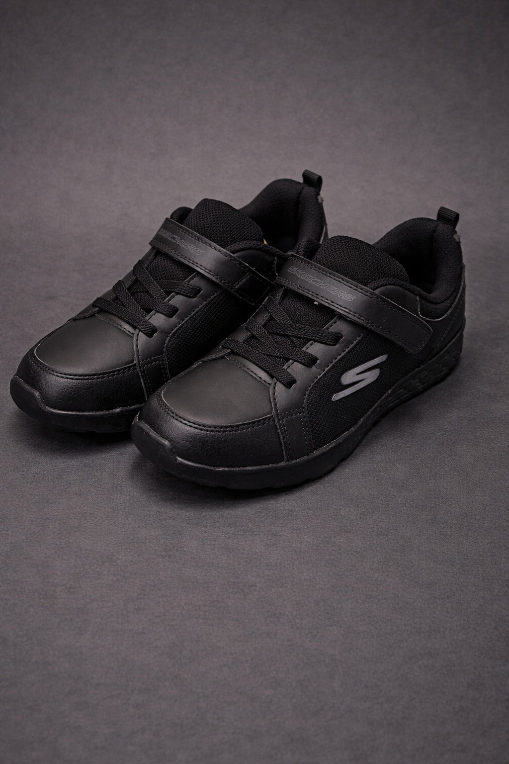 Skechers: Hot black
