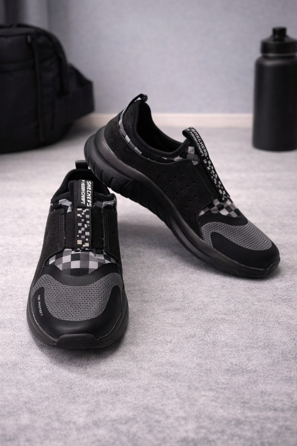 Skechers: Boys black-grey