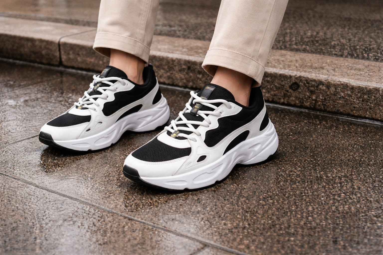 Xtep: Black on white