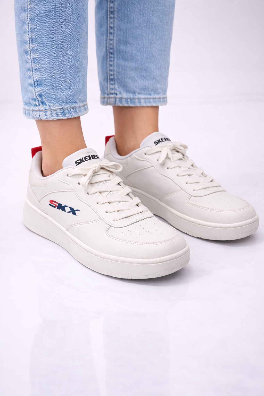 Skechers: Boys bright white
