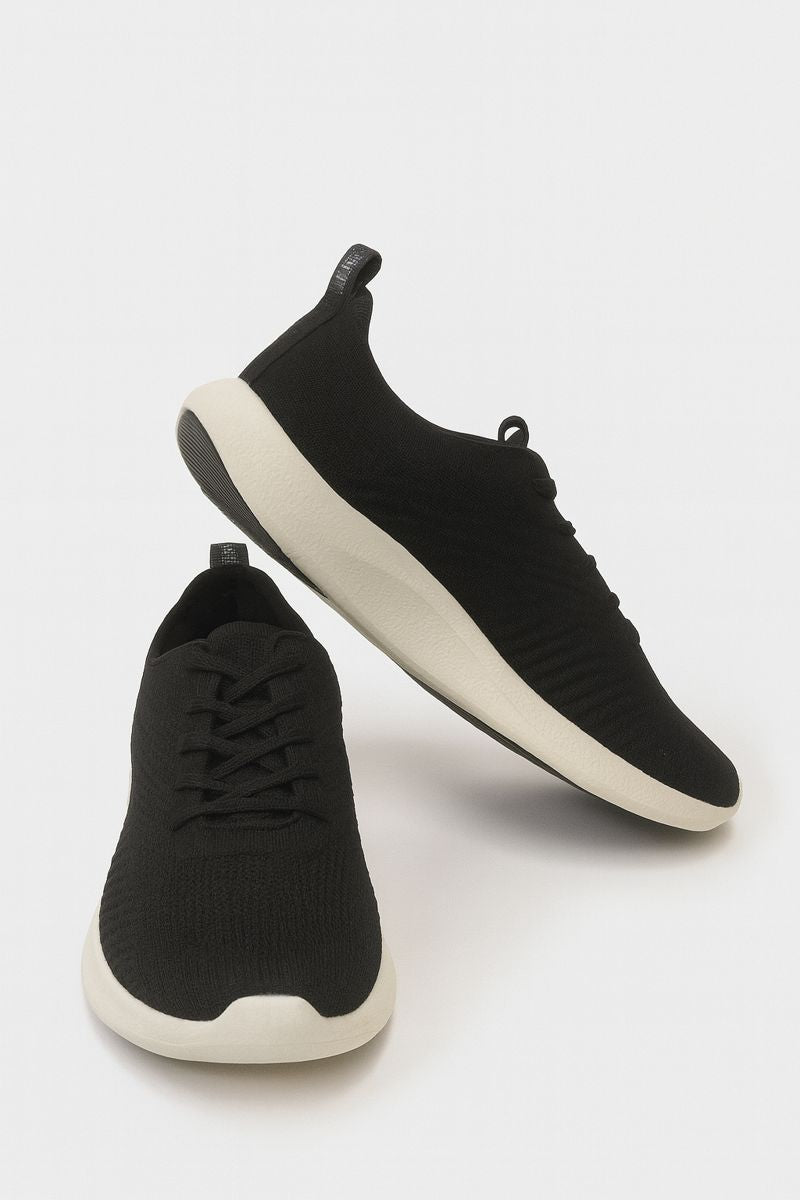 Xtep: Black with white 111