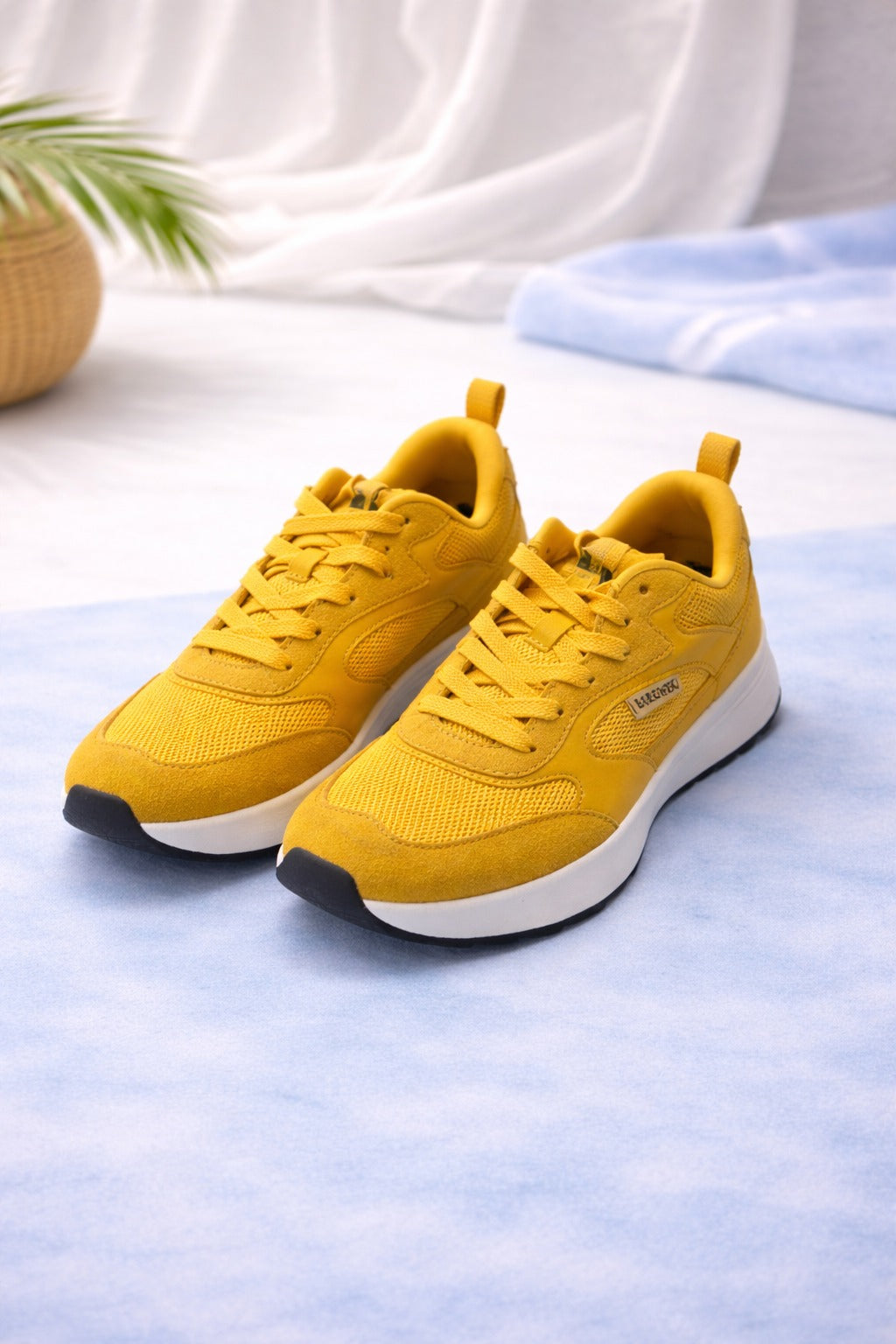 Skechers: Shiny Yellow