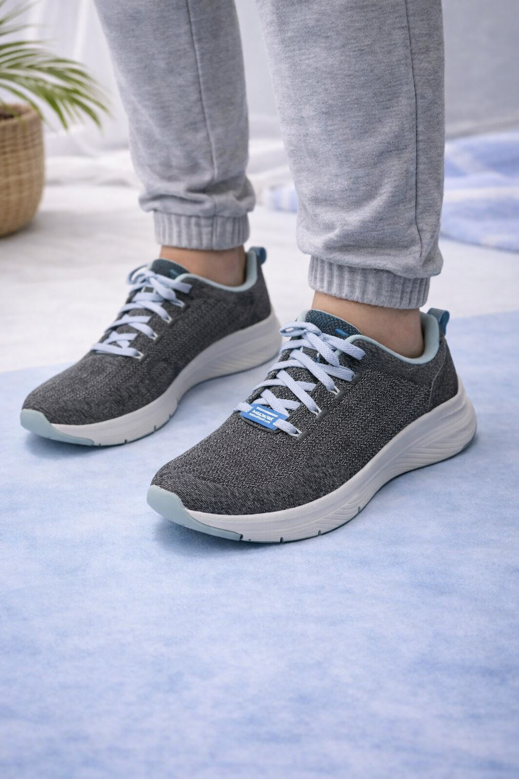 Skechers: Gray-black