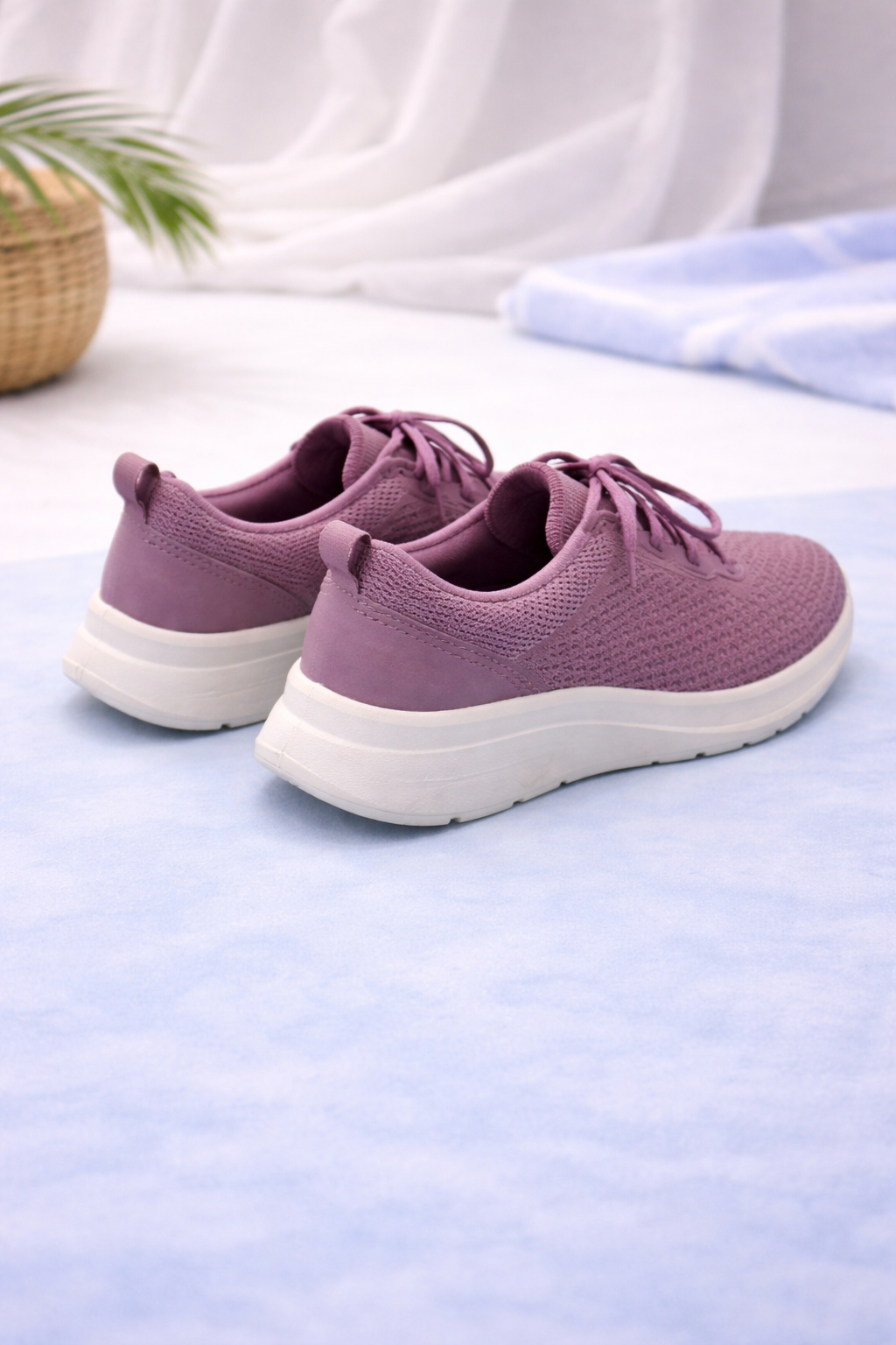 Skechers: Light Pink