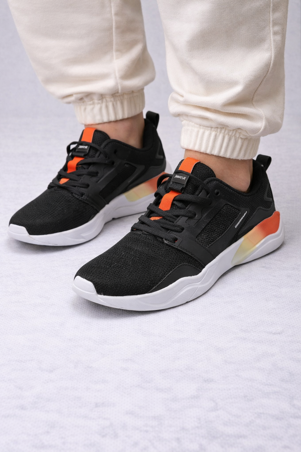 Xtep: Orangish black