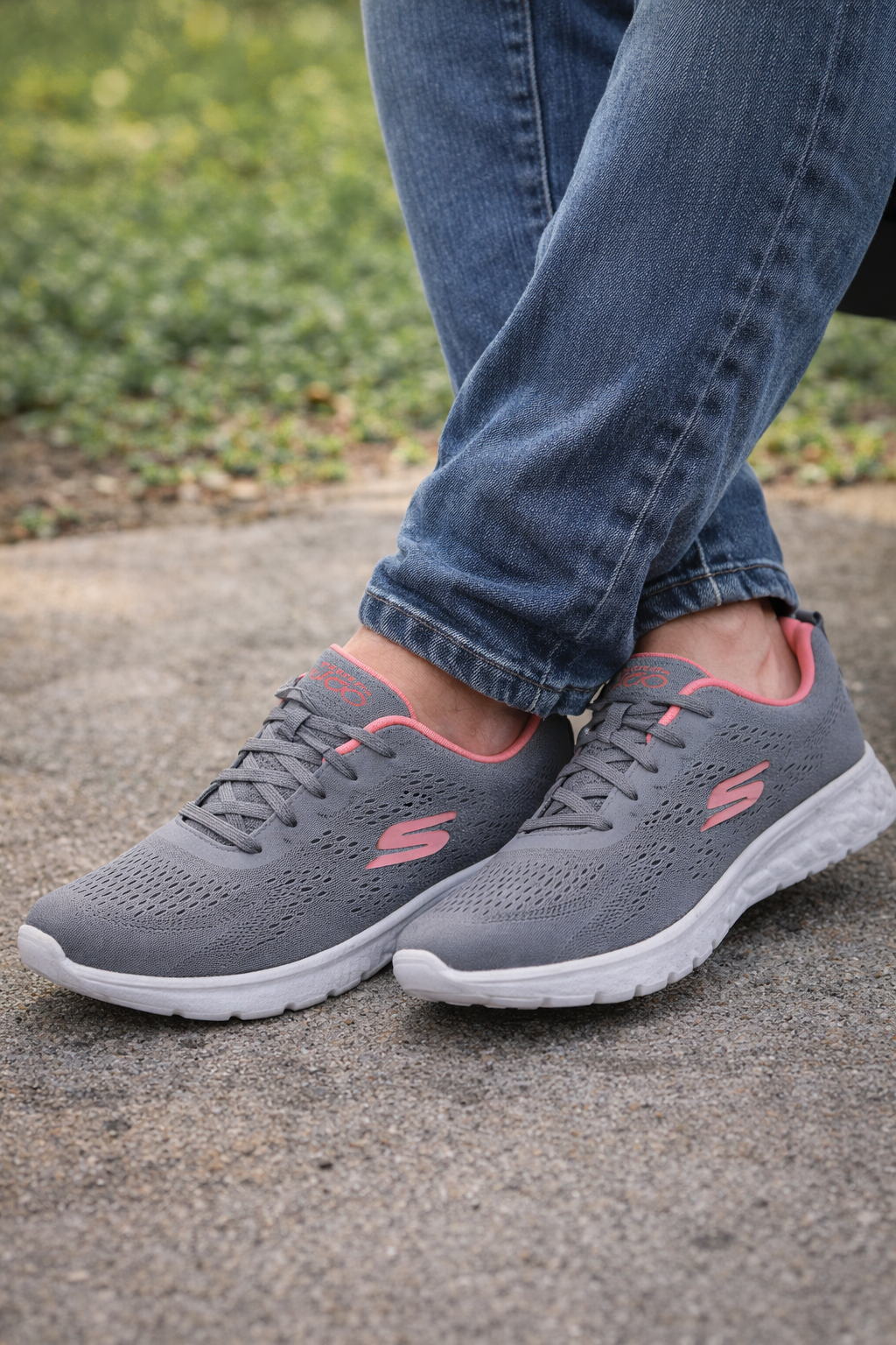 Skechers: Grayishpink