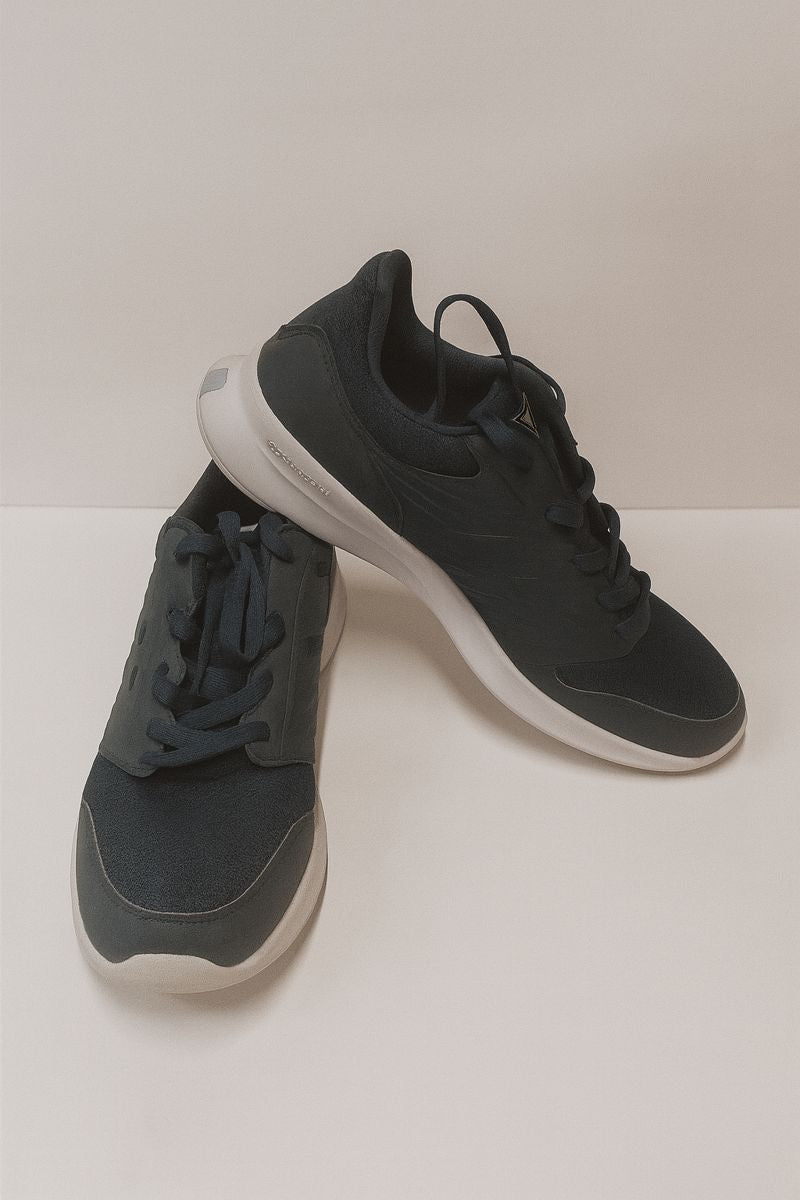 Xtep: Dark blue shade