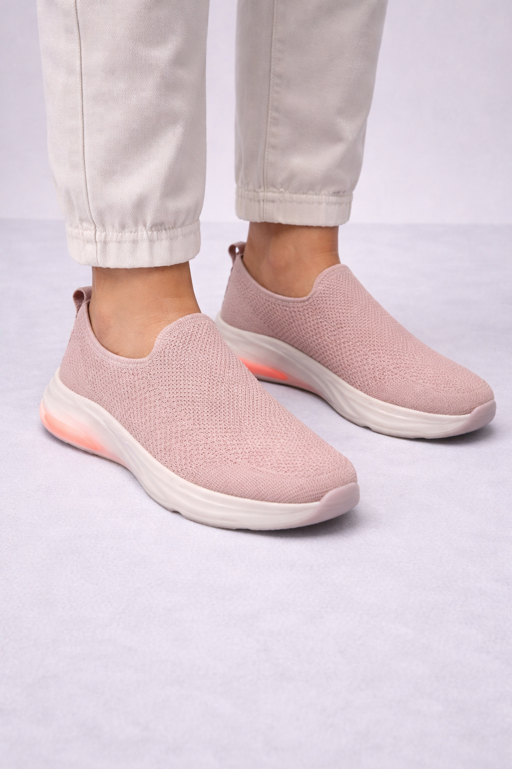 Skechers: Blush peach