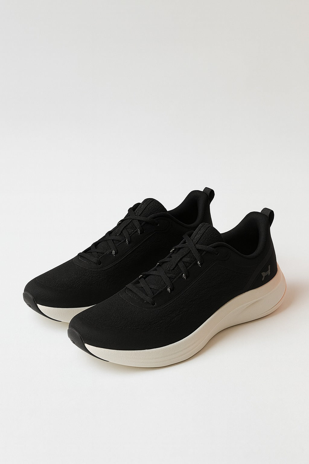 Xtep: Black with white Sole