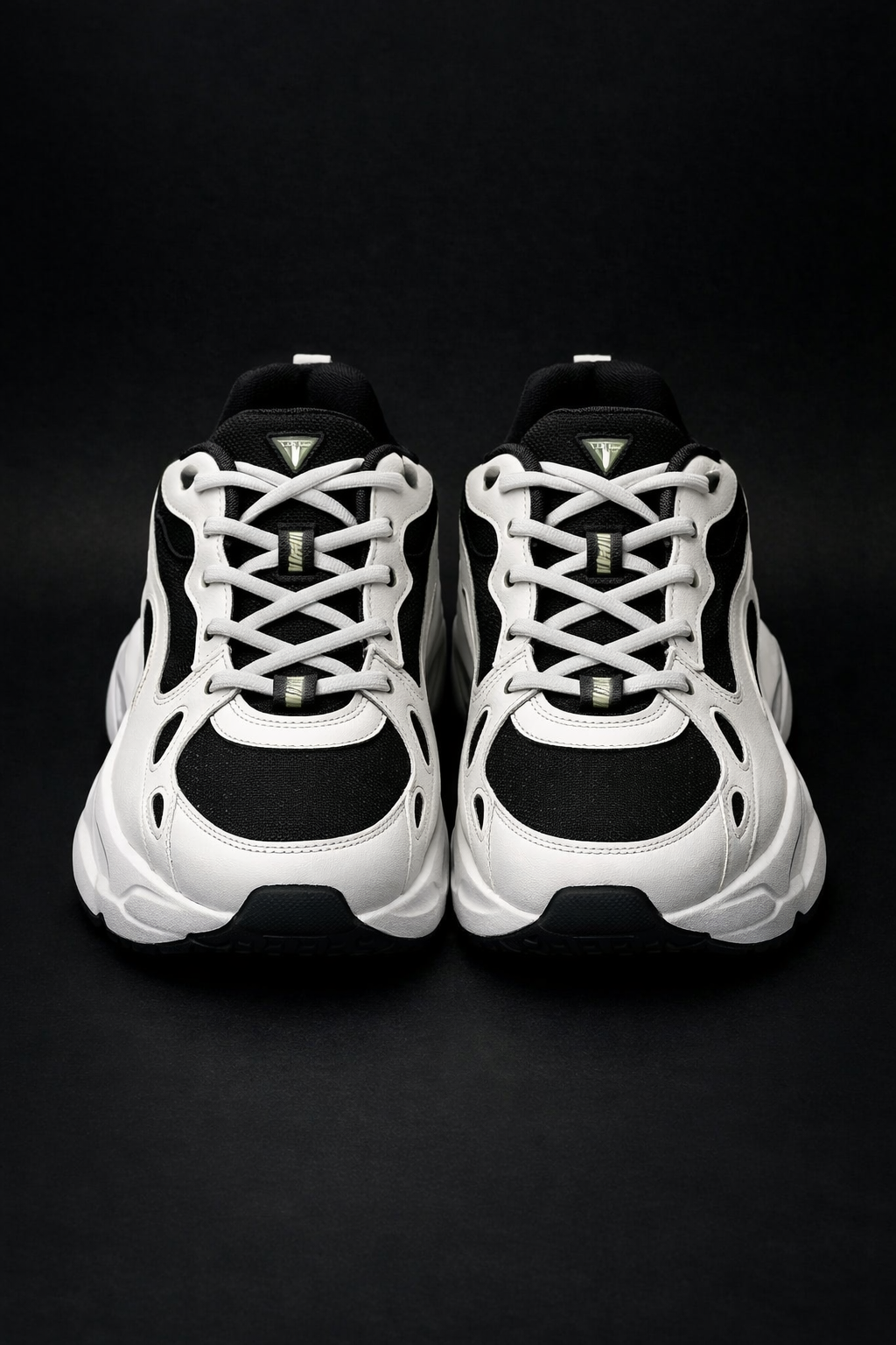 Xtep: Black on white