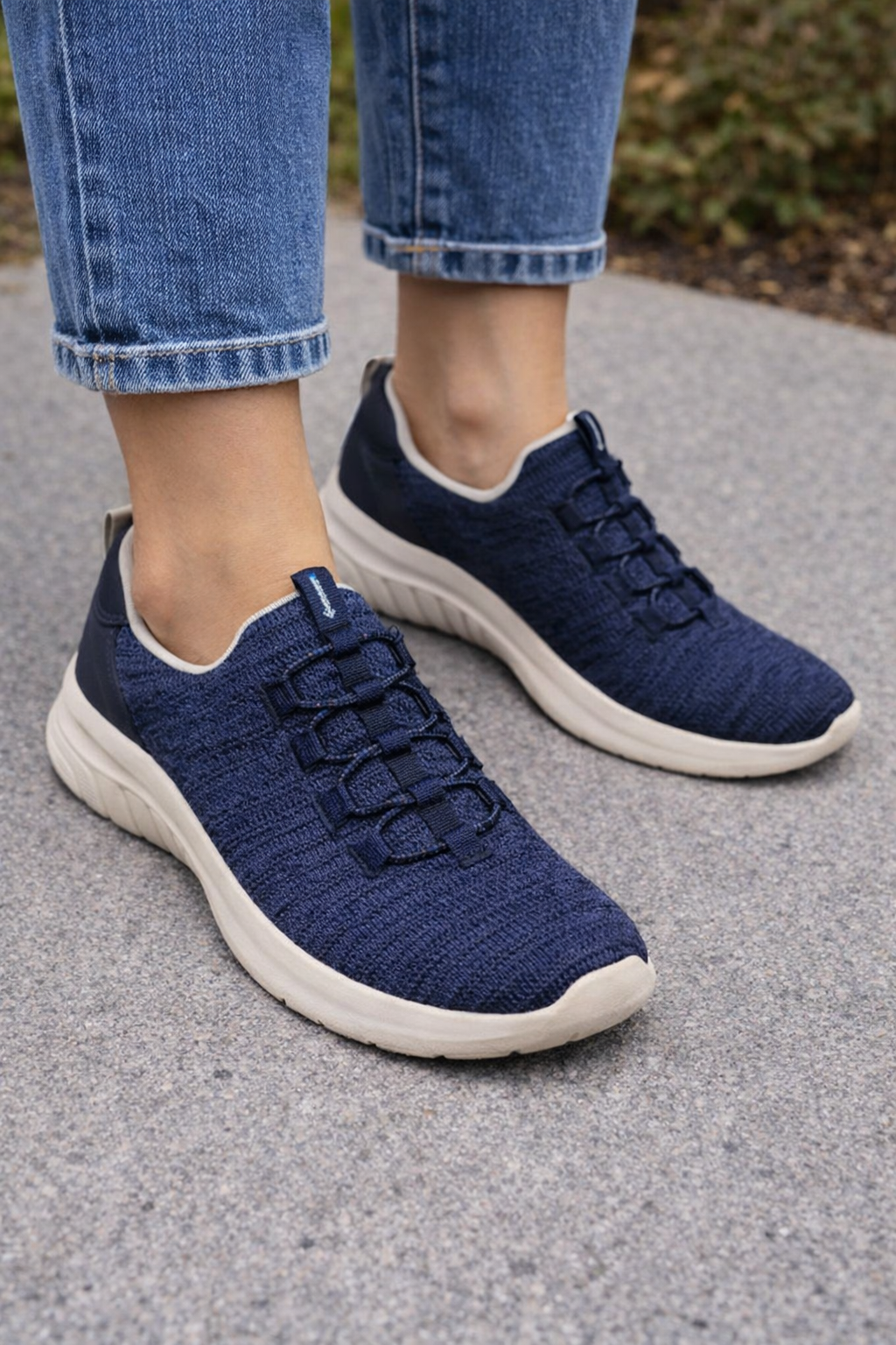 Skechers: Hot navy blue