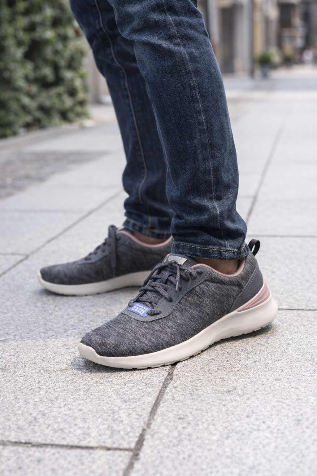 Skechers: Blush gray