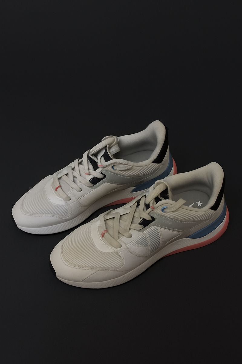 Xtep: White with colour bg