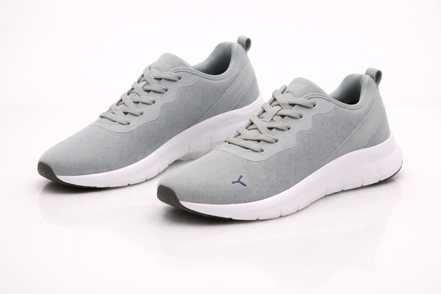 Puma: Light Grey