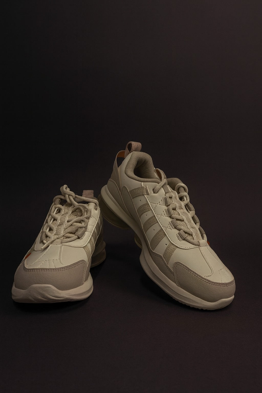 Xtep: Cream and Brown