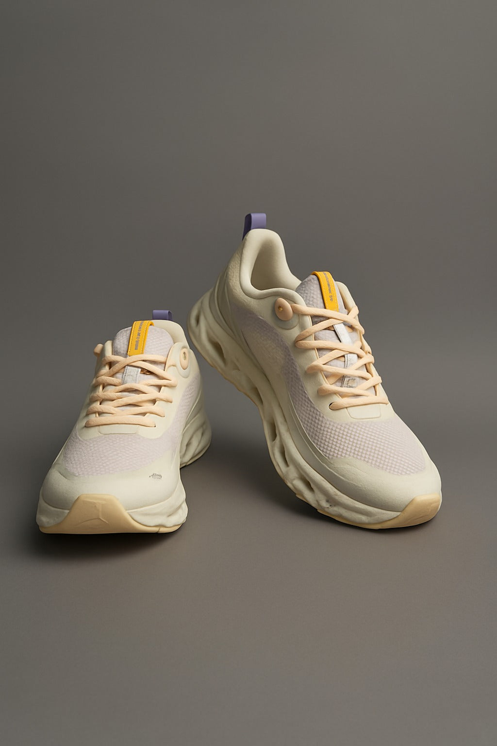 Xtep: Off white casuals