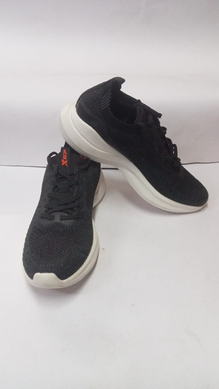 Xtep: Black / orange