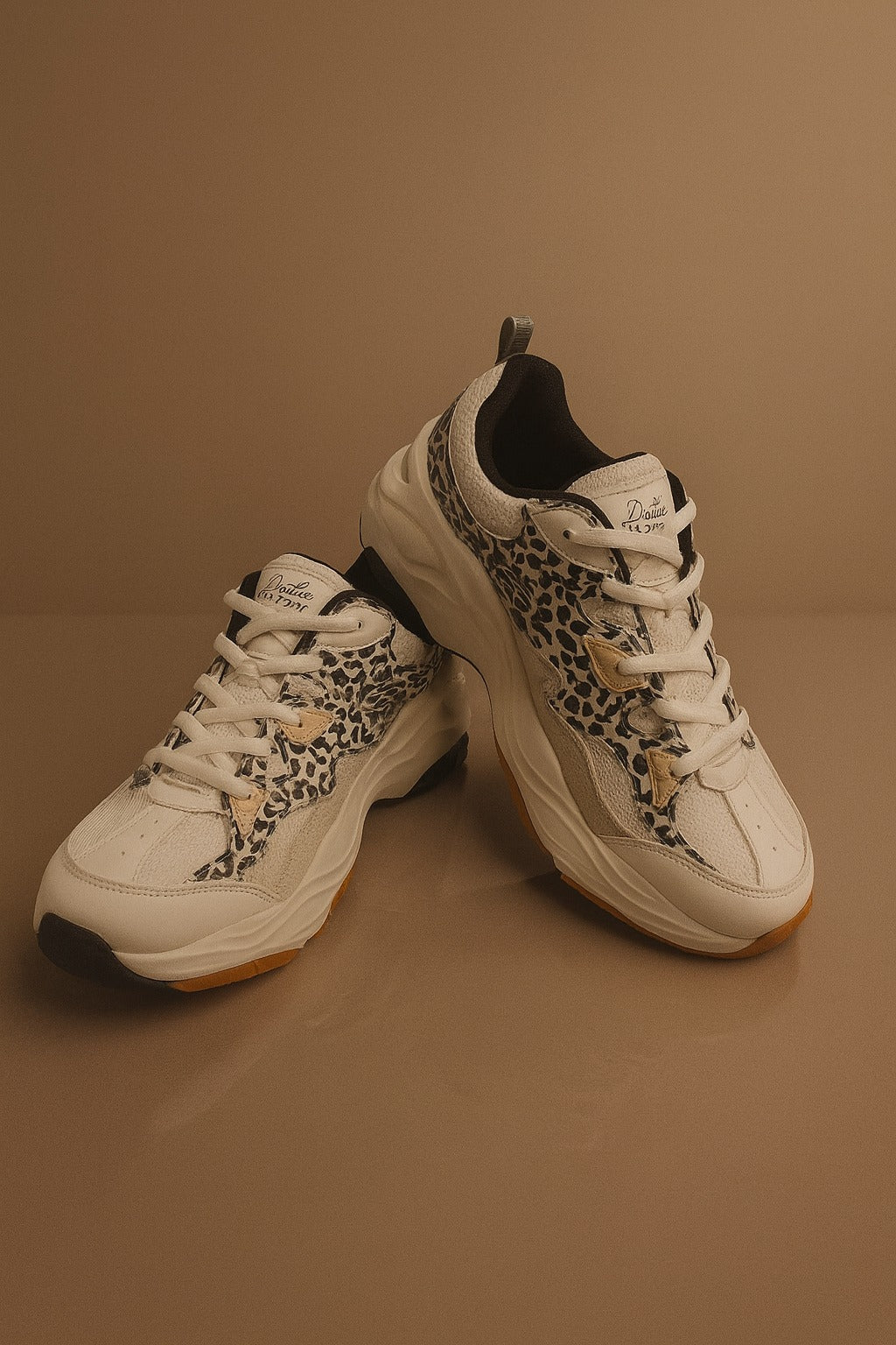Skechers: White-giraffe print