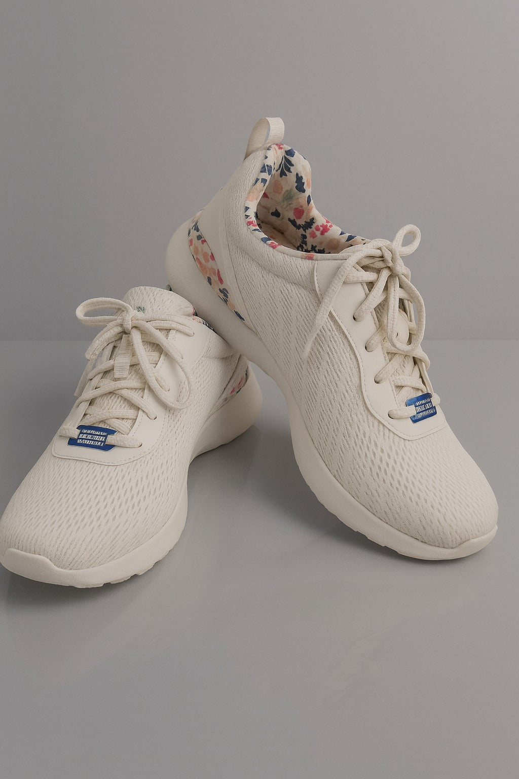 Skechers: Floral white