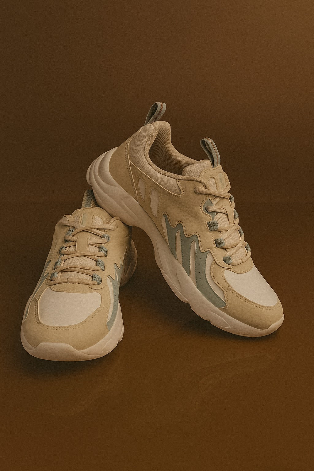 Xtep: Mustard and white