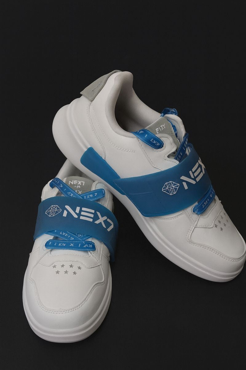 Xtep: White and sky