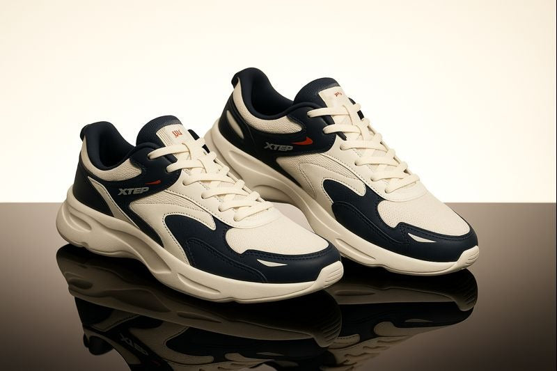 Xtep: Blue pattern on white