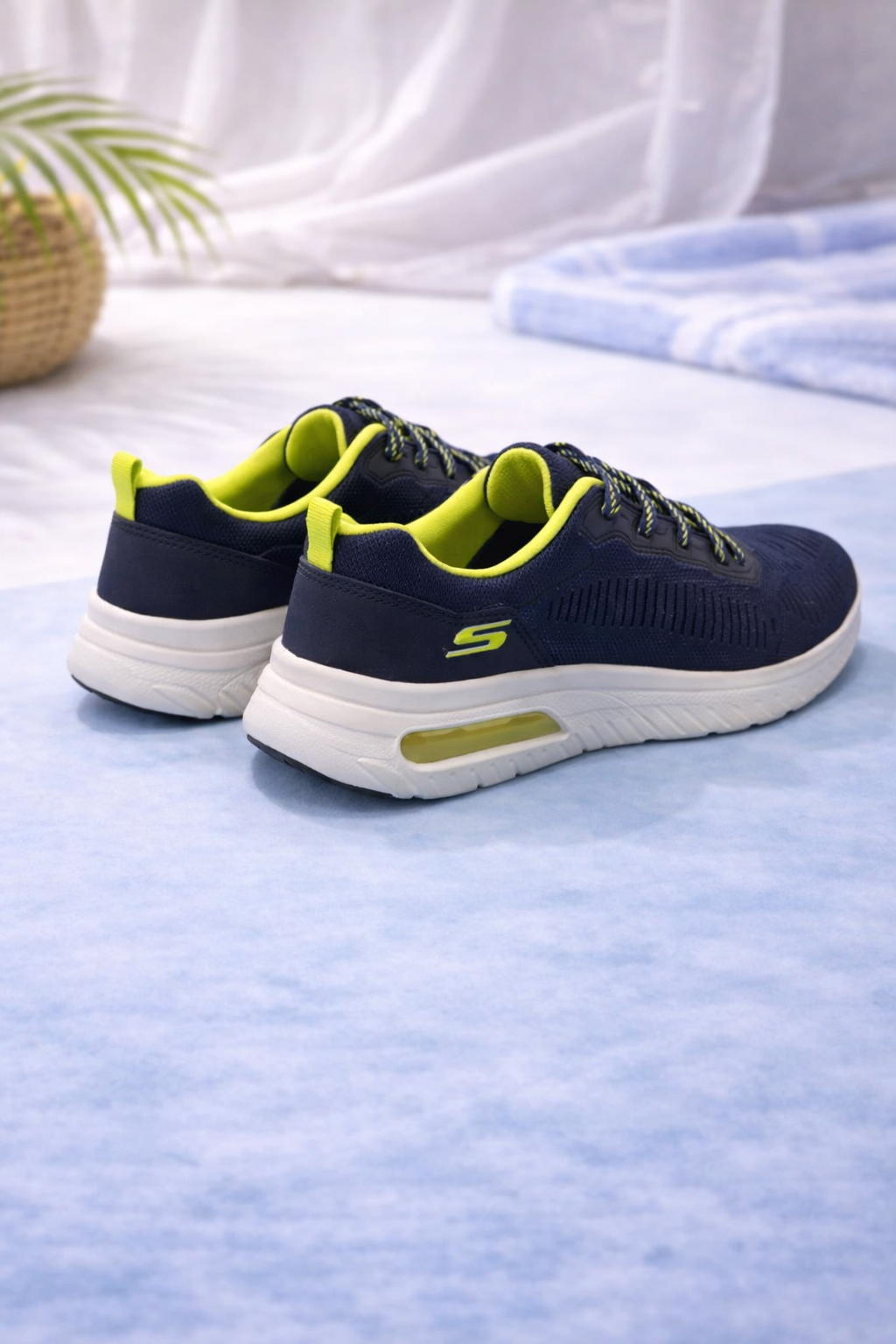 Skechers: Navy blue