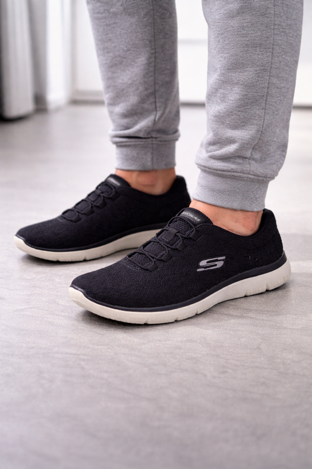 Skechers: Dusty white